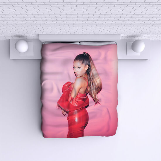 Bed Cover Ariana Grande red